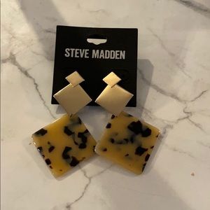 3/15 deal! Steve Madden earrings NWT!